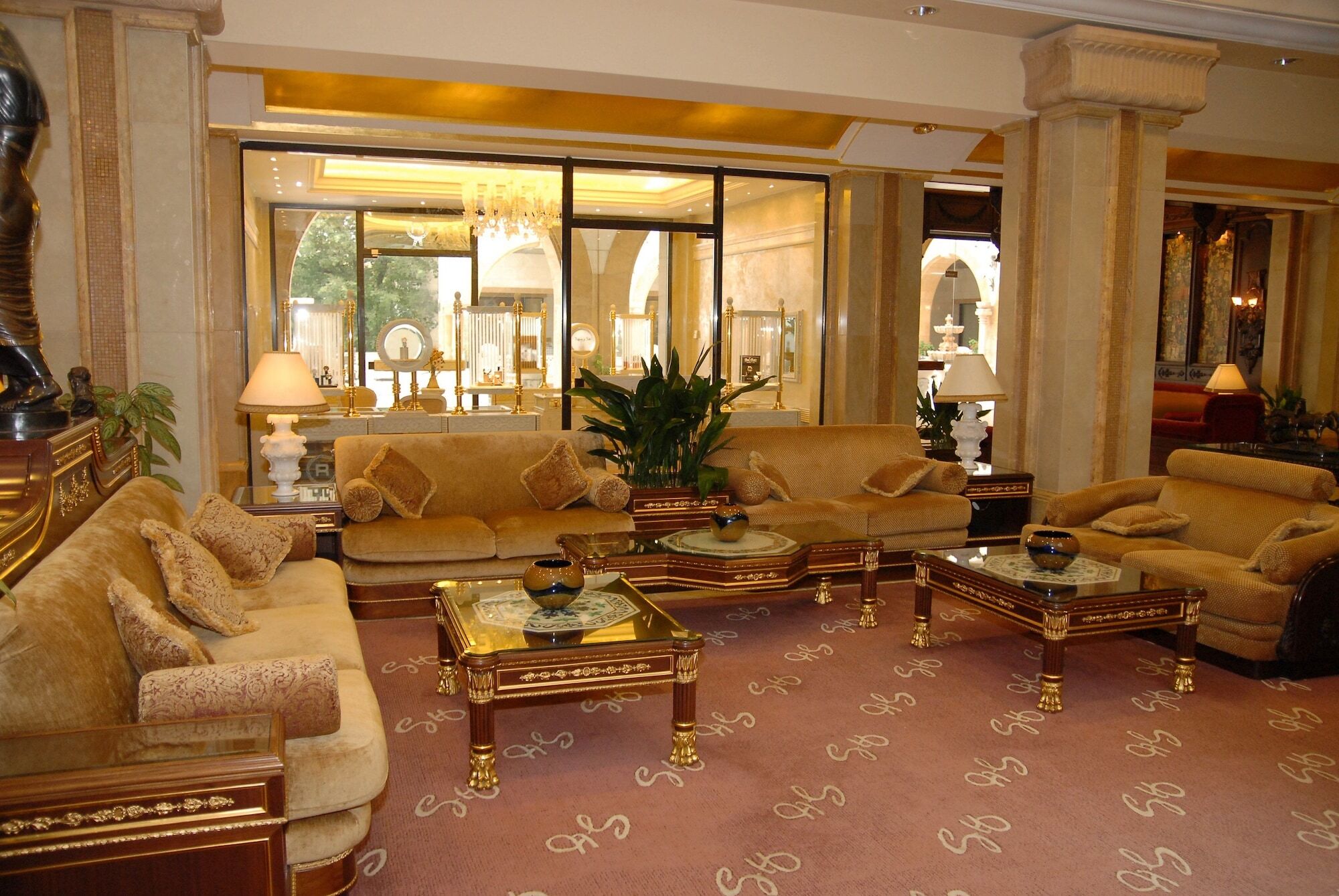 בורומאנה Grand Hills Hotel & Spa מראה חיצוני תמונה