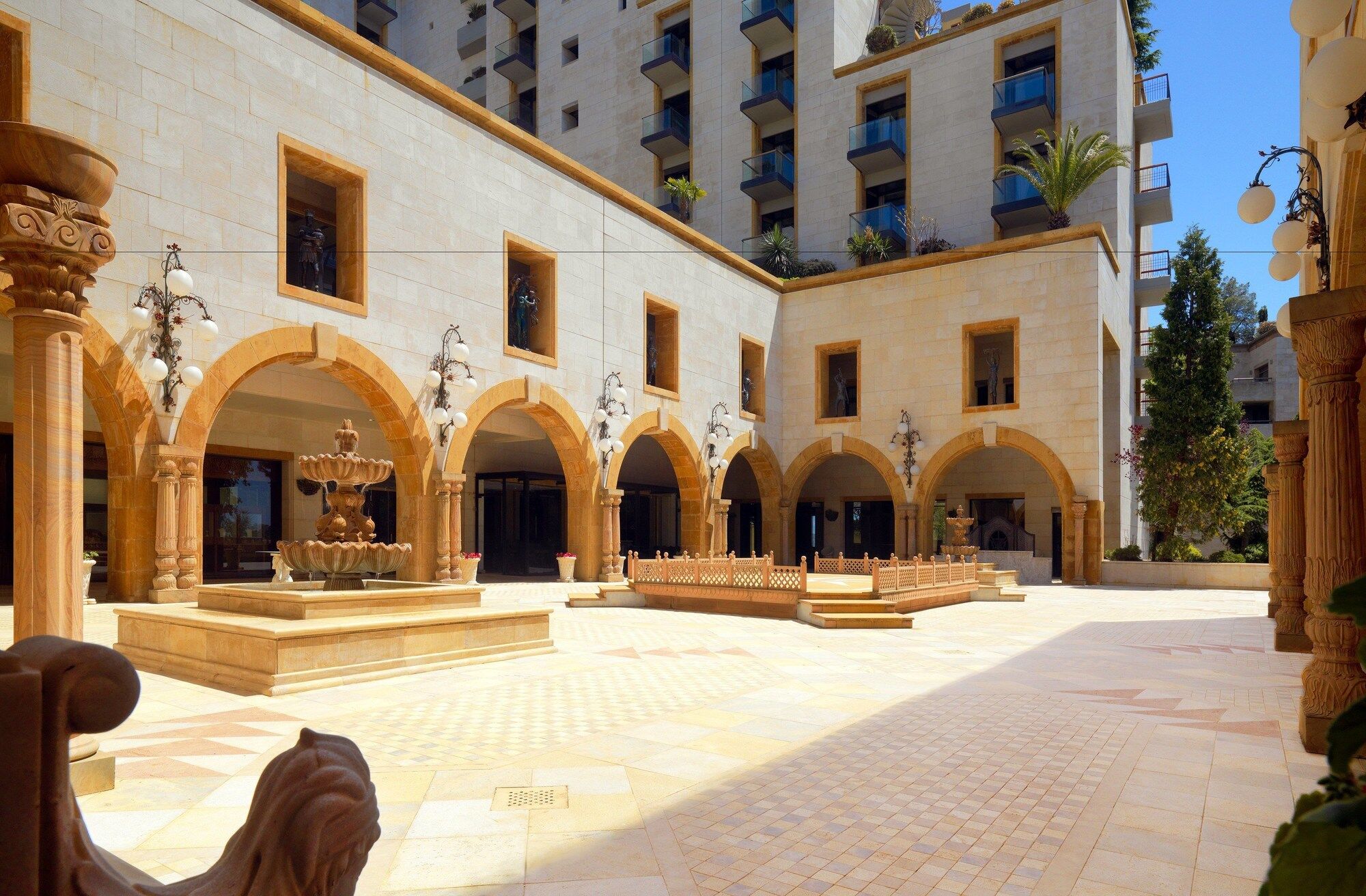 בורומאנה Grand Hills Hotel & Spa מראה חיצוני תמונה